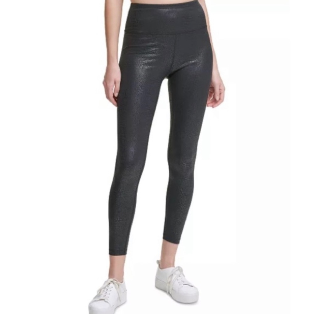 Calvin Klein Black Metallic High Waist
Leggings in Black, Size Medium